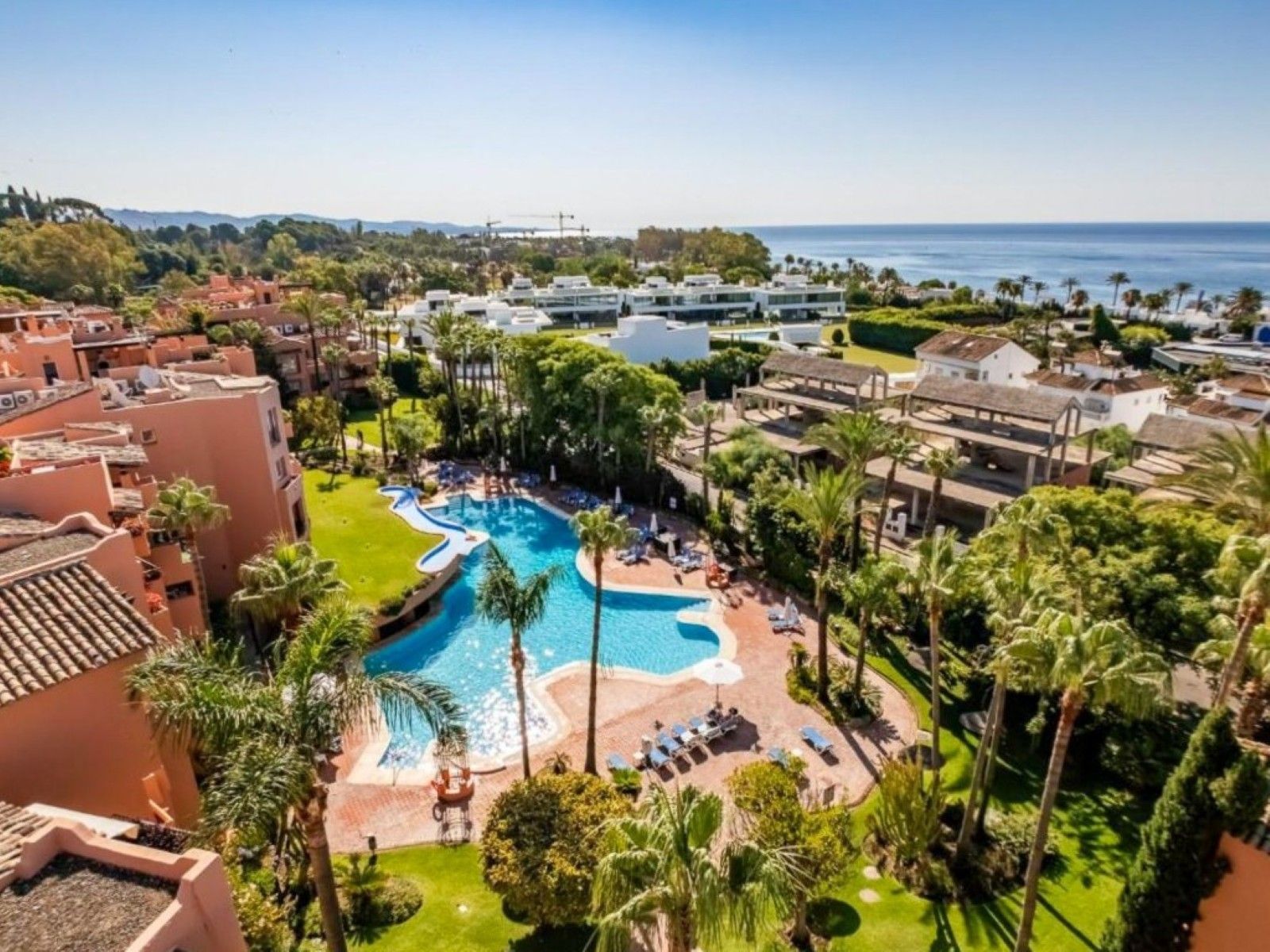 f0c5d525a6cf7aefb73958307572f074 - 4