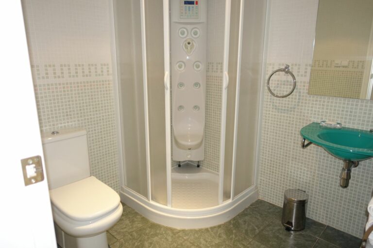 f31a8f1aa04f45983a2037cbf00447bb - 10