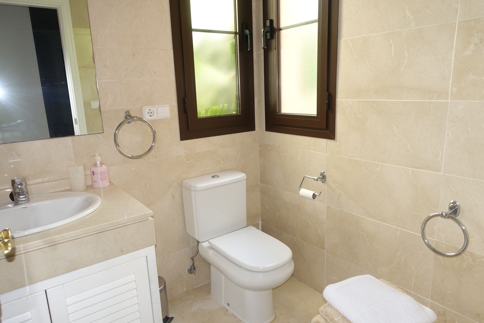 f31a8f1aa04f45983a2037cbf00447bb - 9