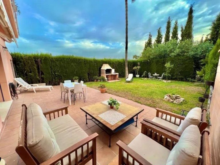 f33f0b2da8c4ae6ed4bc623c256a0331 - 1