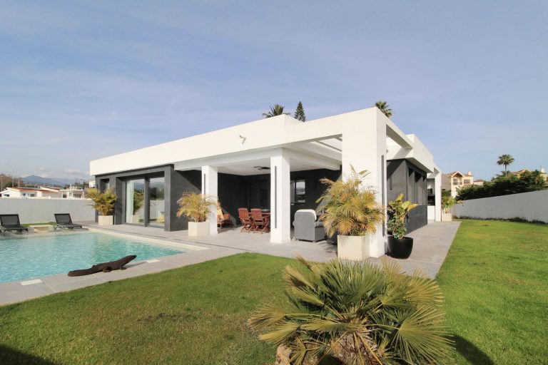 f3f60a3c85aa4d632fd43923cf80e030 - 11