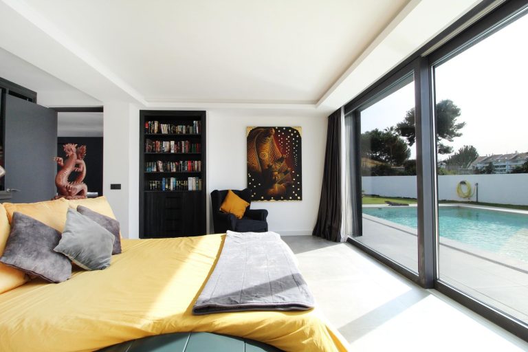 f3f60a3c85aa4d632fd43923cf80e030 - 12