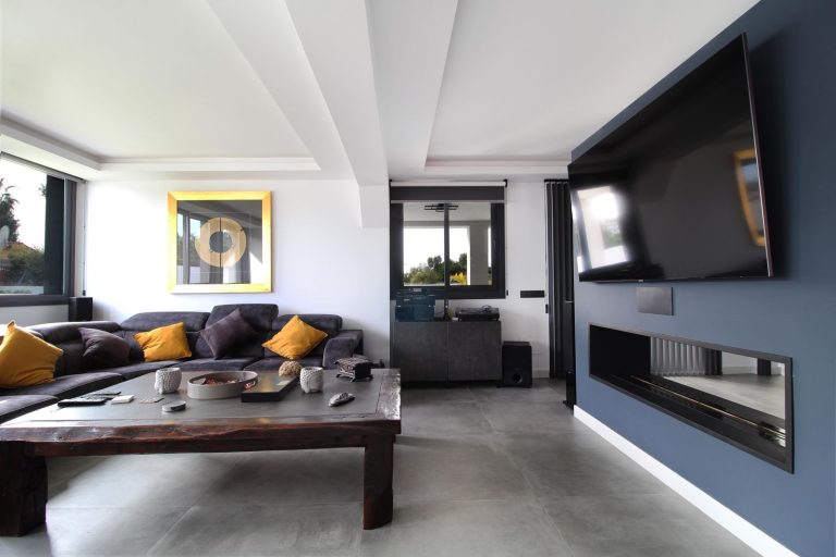 f3f60a3c85aa4d632fd43923cf80e030 - 6