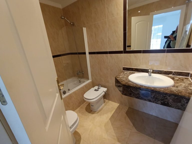 f5153c06452a2aa5eaa720bb4e46d1eb - 11