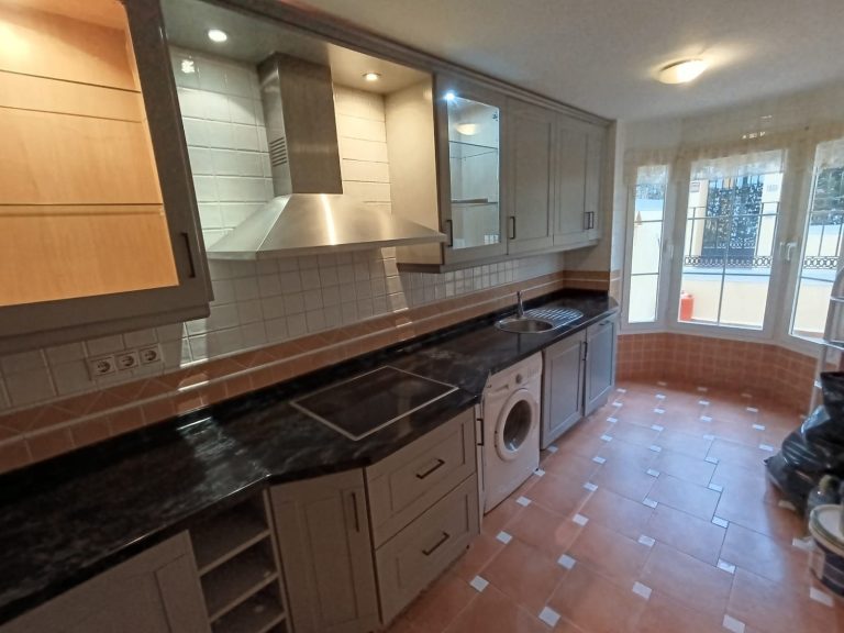 f5153c06452a2aa5eaa720bb4e46d1eb - 16