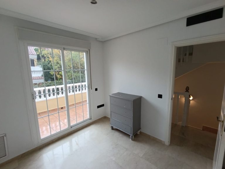 f5153c06452a2aa5eaa720bb4e46d1eb - 8