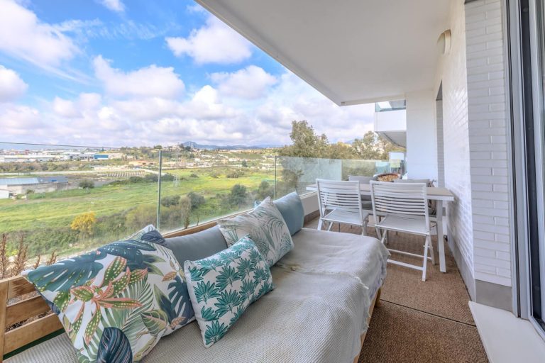 f8baba95b34704c49b065e8ad9ef16a9 - 1