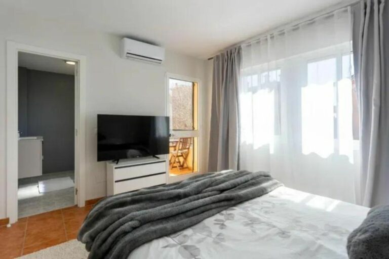 fb2984dd80f4405a5ee205300c6326e1 - 7