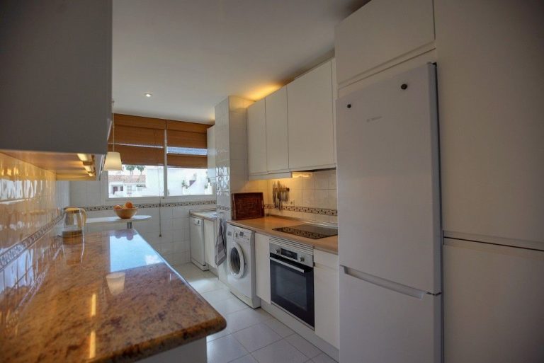 fb5f5aa0e8577ca40c32df74ce8bb8ff - 11