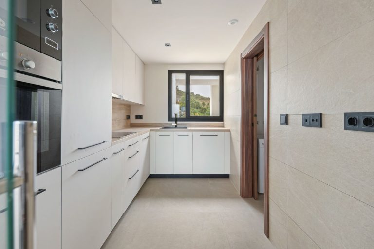 fcd4daad4985d73055824d9f3a99034b - 13