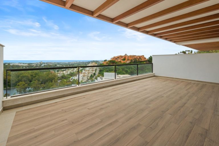 fcd4daad4985d73055824d9f3a99034b - 16