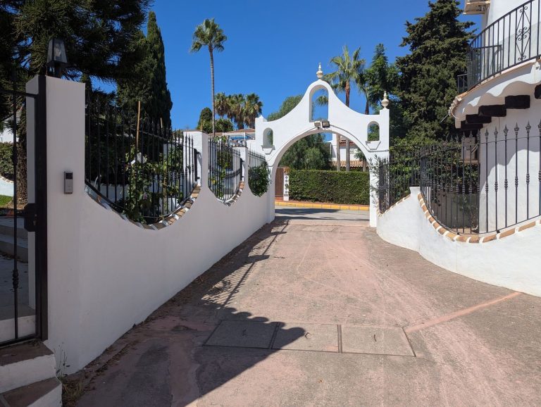 fcf338602a612eea9c297d6a44b095d3 - 5