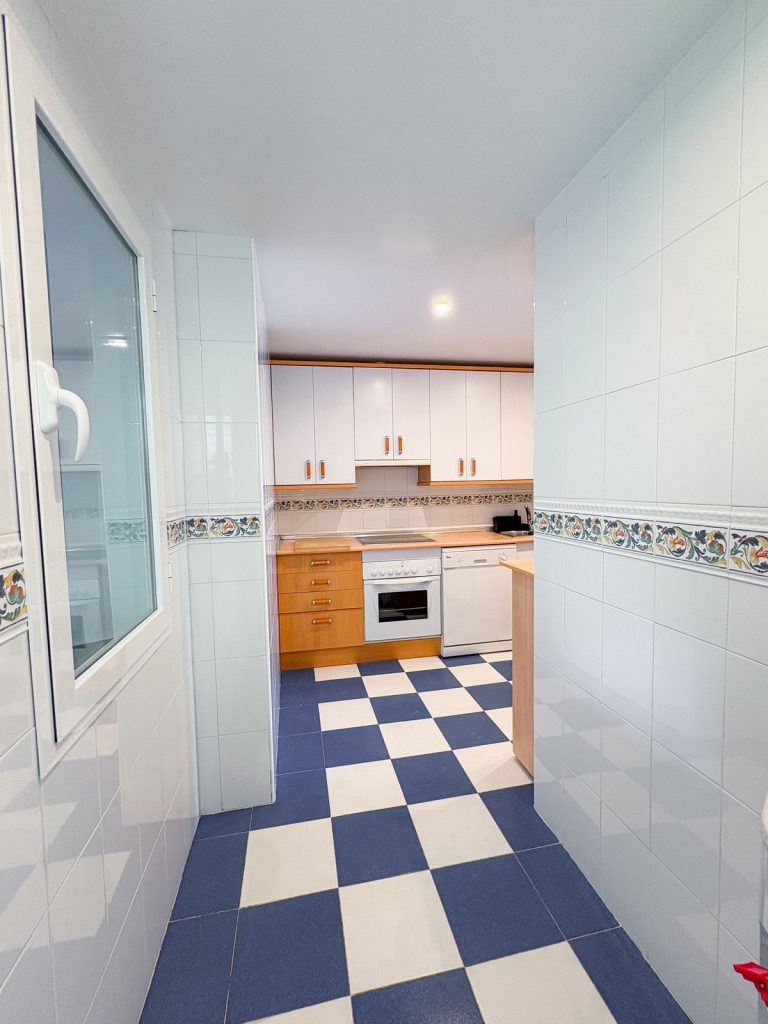 fd050d2aeaf92e2762f87c28de3e6b17 - 12