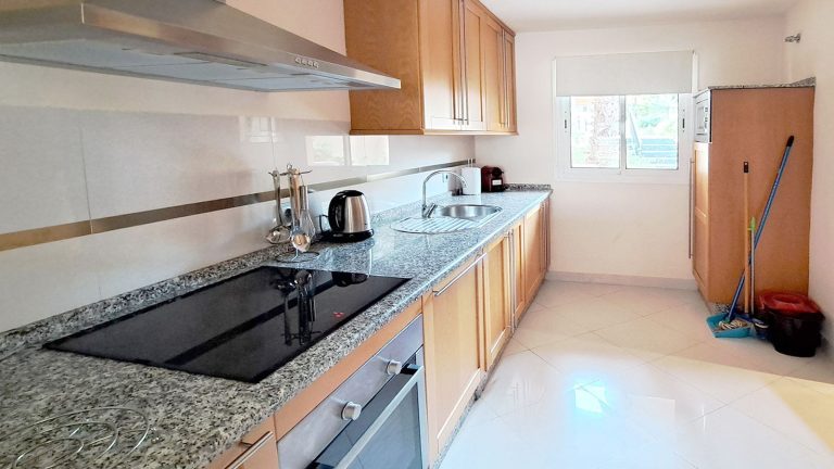 fd74cb0f8ec0be17a2c136a6688d02fc - 4