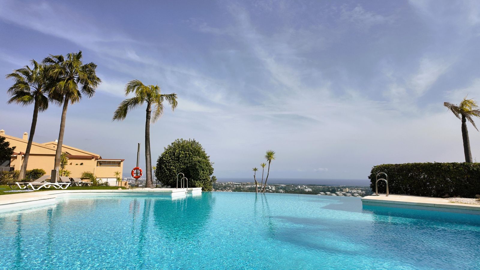 ff1509afa4978fc7030cf22d13fd8072 - 2