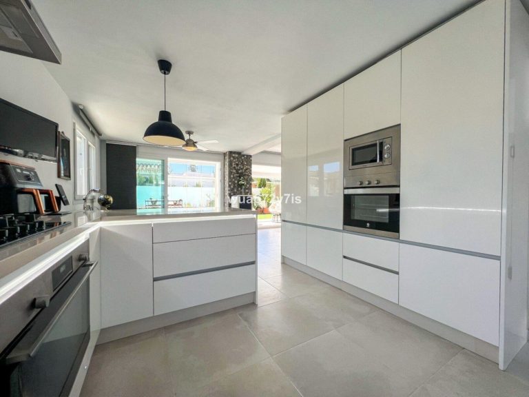 011ac8c3b0a3a7233134a618ecb4ab4c - 13