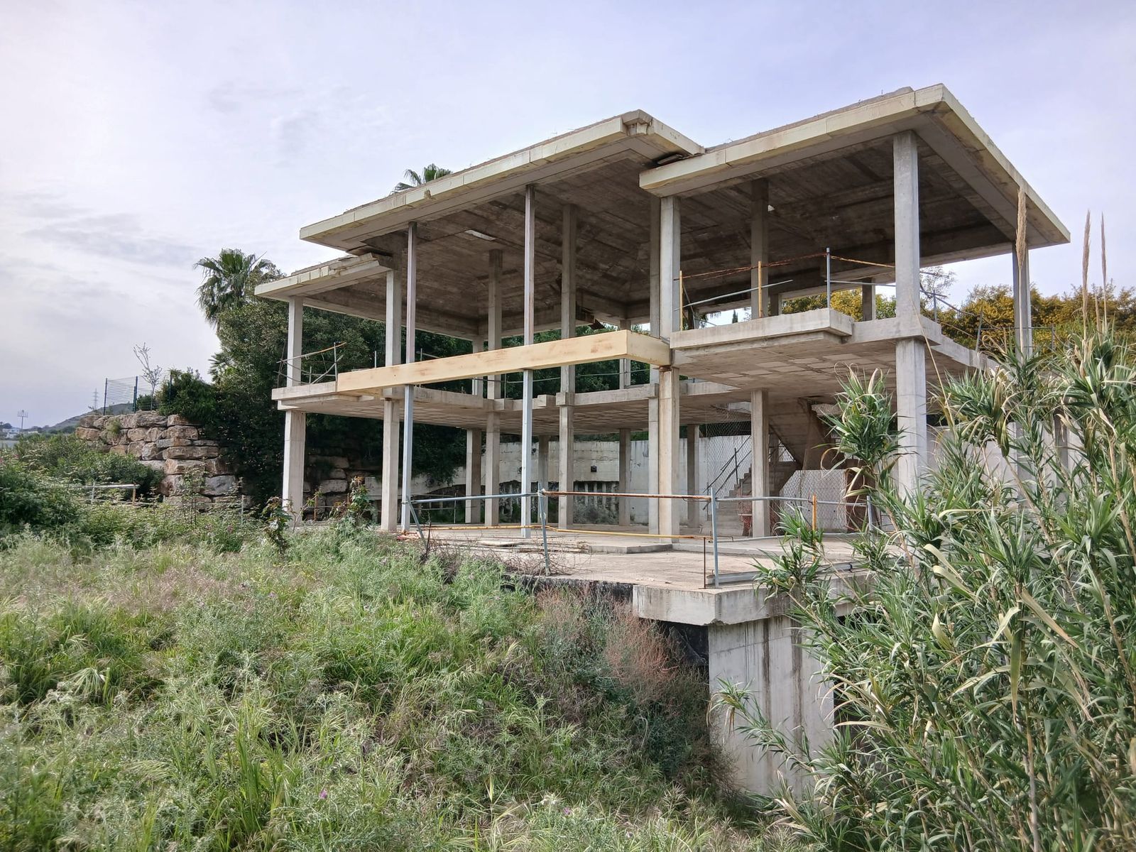 04ddecc0de39bec1d561e2a9d52d5ada - 13