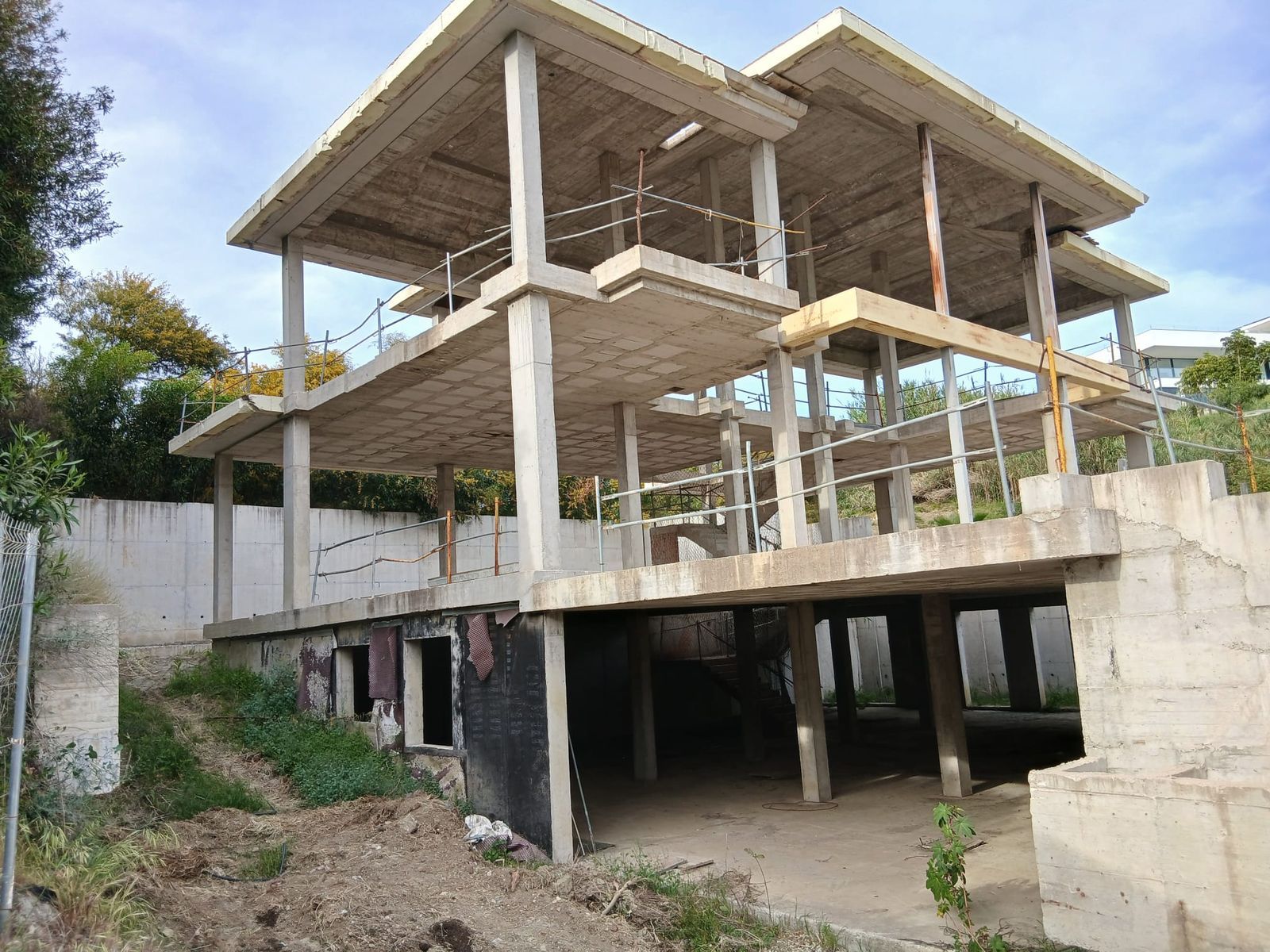 04ddecc0de39bec1d561e2a9d52d5ada - 4