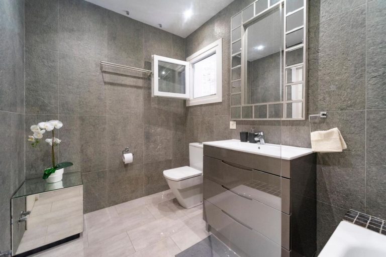 06f755626aaf9355876ffc5358b17d9f - 8