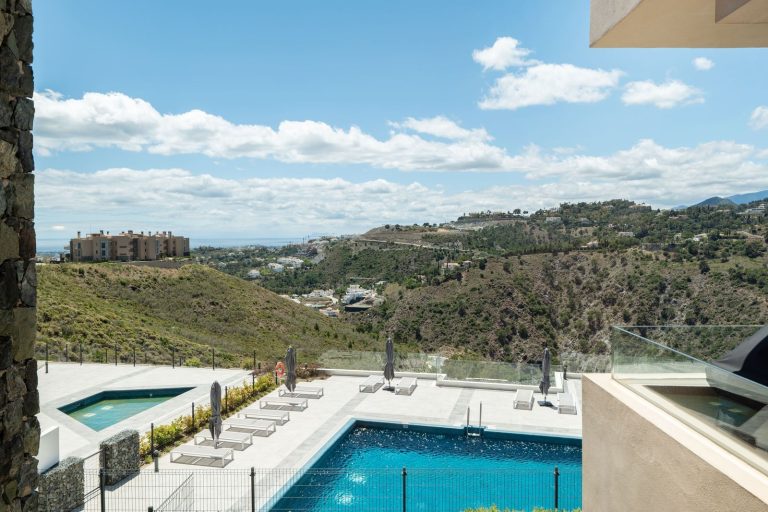 0731565ca28820065a3c70696523863a - 16