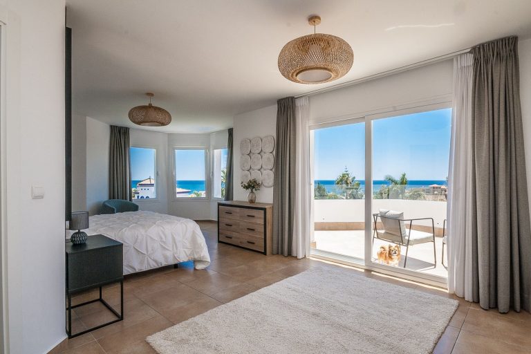 08f3047c3c68bfe3239d59ef9cd47d42 - 12