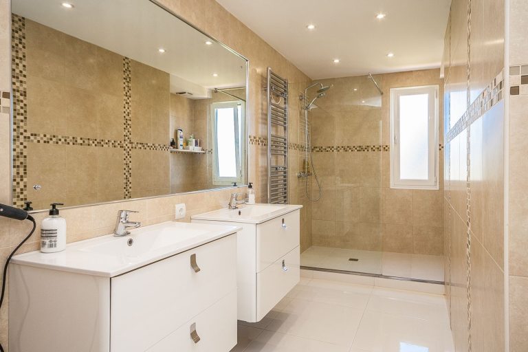 08f3047c3c68bfe3239d59ef9cd47d42 - 13