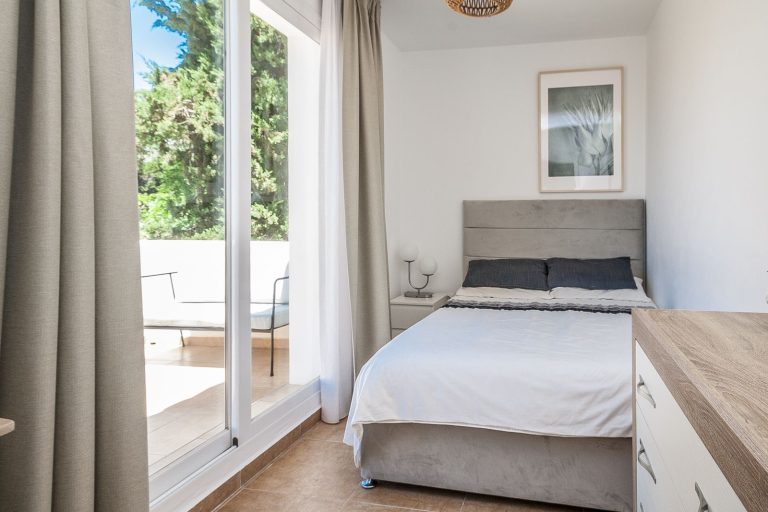 08f3047c3c68bfe3239d59ef9cd47d42 - 16