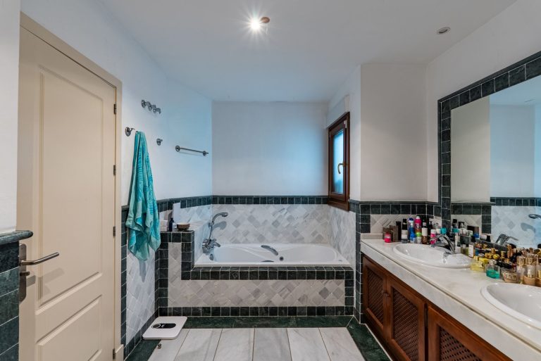 09013294c280c6c0f107f18aeefdac71 - 15