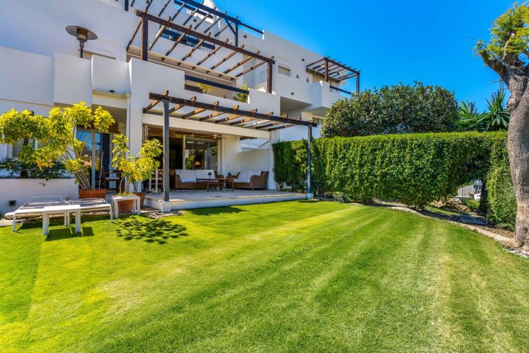 09aaf61f58be98141412b93c91b8fe70 - 1