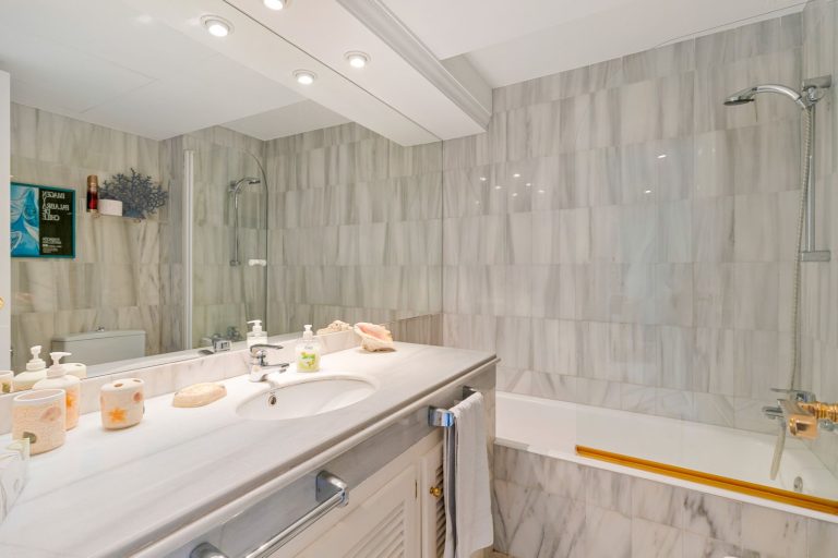 09aaf61f58be98141412b93c91b8fe70 - 14