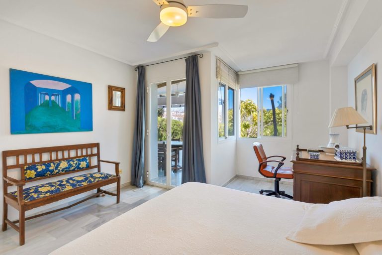 09aaf61f58be98141412b93c91b8fe70 - 4