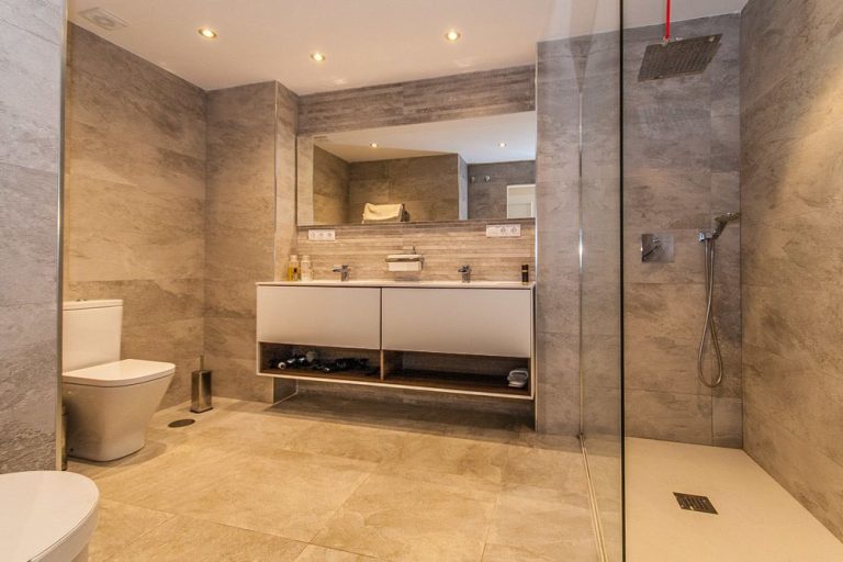 0d22e32c4885bb88c6653dd70fdac702 - 12