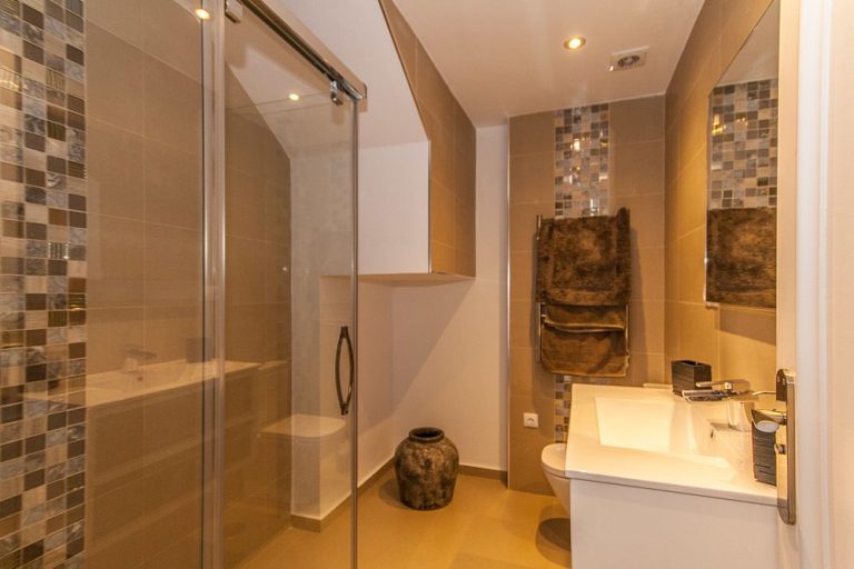 0d22e32c4885bb88c6653dd70fdac702 - 15