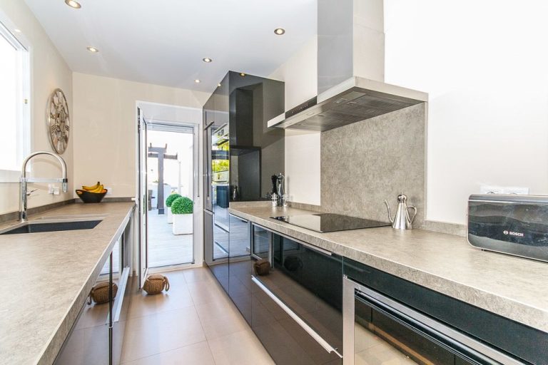 0d22e32c4885bb88c6653dd70fdac702 - 4