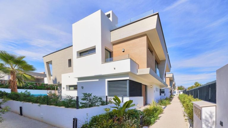 0d6909db156d6e42d7d7b53489be00c0 - 1