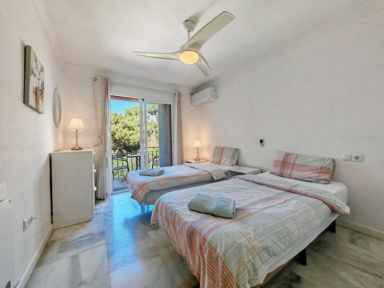 0ff6ea5376bc217248fda4a0351eb28a - 12