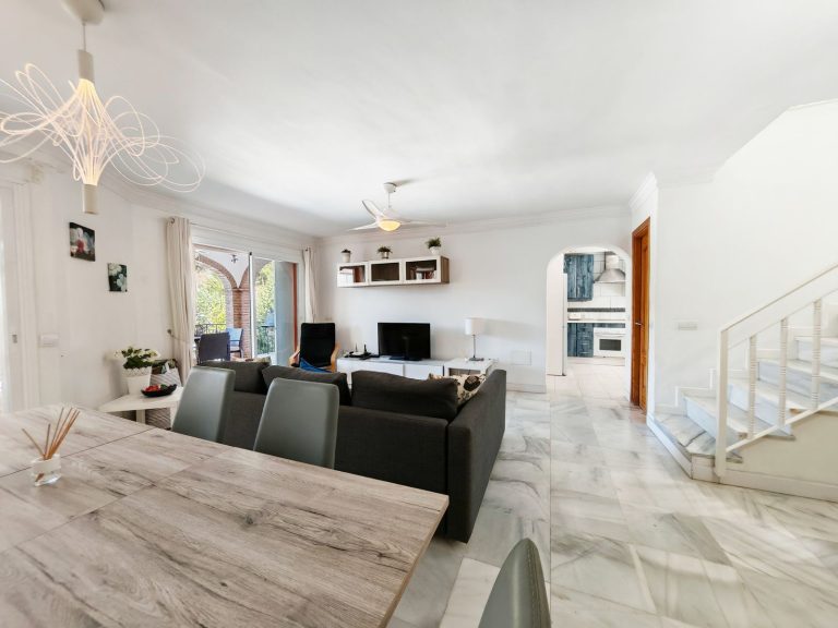 0ff6ea5376bc217248fda4a0351eb28a - 4