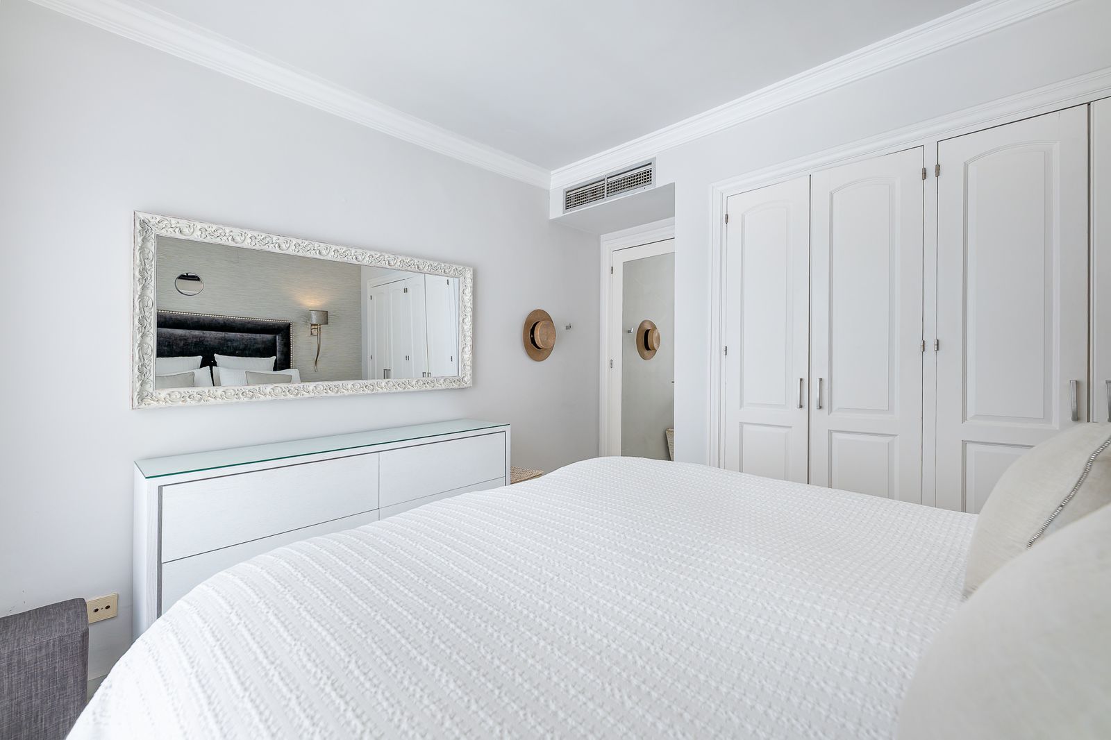 126704abdd1dee05a1b63cf4418f9e01 - 12