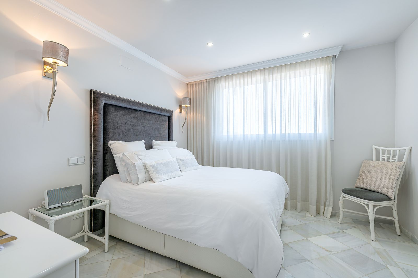 126704abdd1dee05a1b63cf4418f9e01 - 14