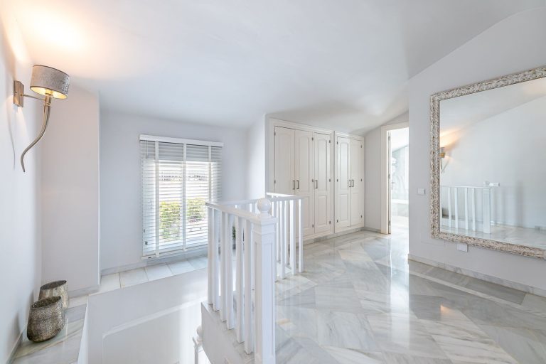 126704abdd1dee05a1b63cf4418f9e01 - 16