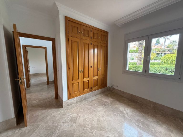 130e11bd20039c576be3c47a32b92bcd - 12