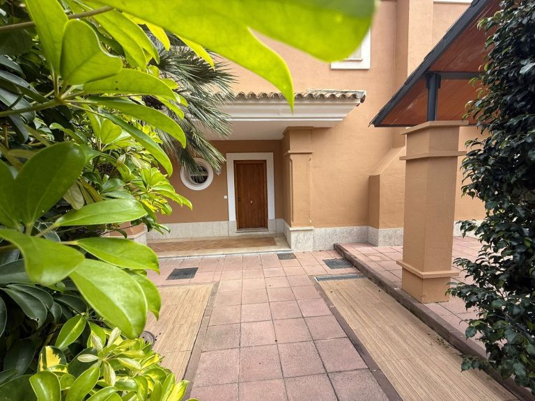 130e11bd20039c576be3c47a32b92bcd - 4