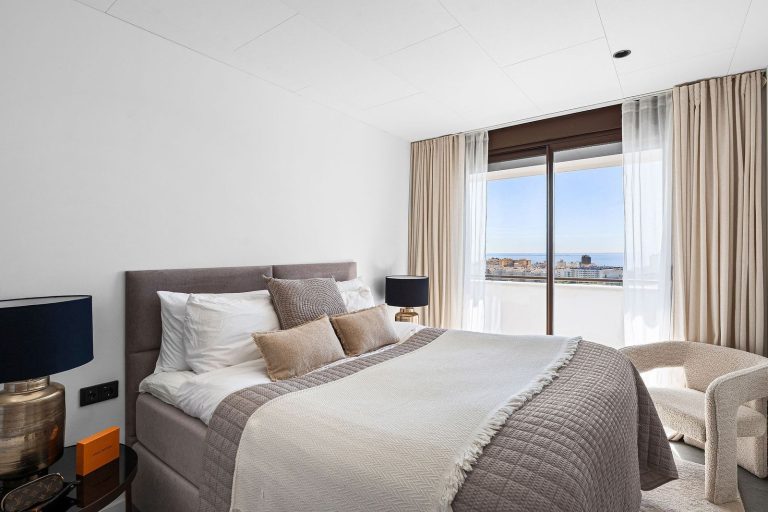 21d6c79a37254a427090b3010b664f85 - 12