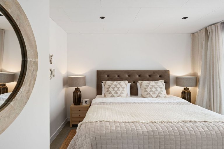 21d6c79a37254a427090b3010b664f85 - 15