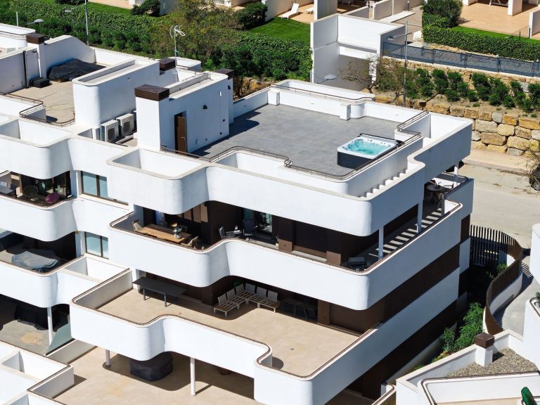 21d6c79a37254a427090b3010b664f85 - 2