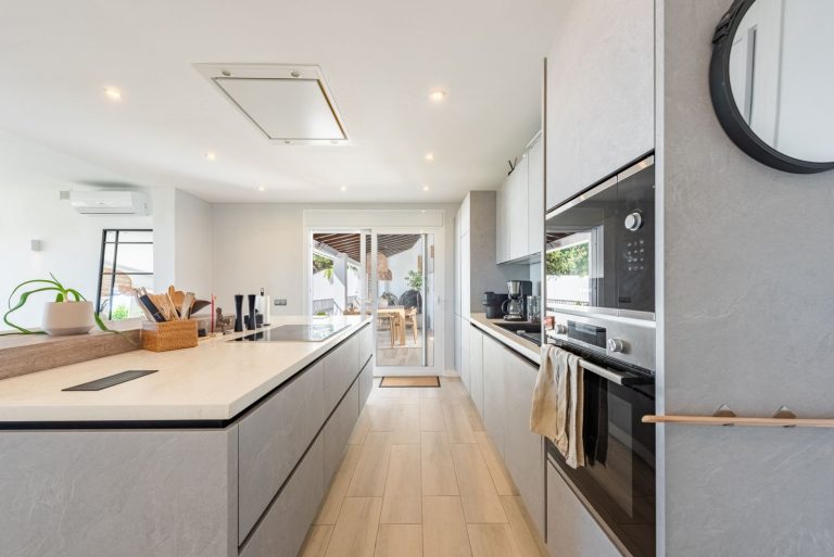 274e92a85caf505993a0189db9779c4e - 13