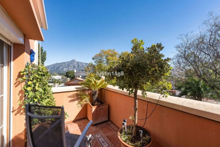 27761f84f158647c2ecffb5647976c1a - 10