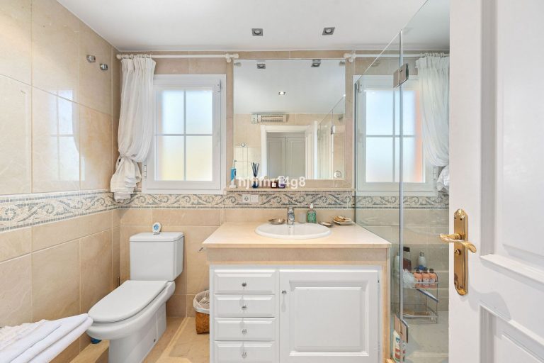 27761f84f158647c2ecffb5647976c1a - 11