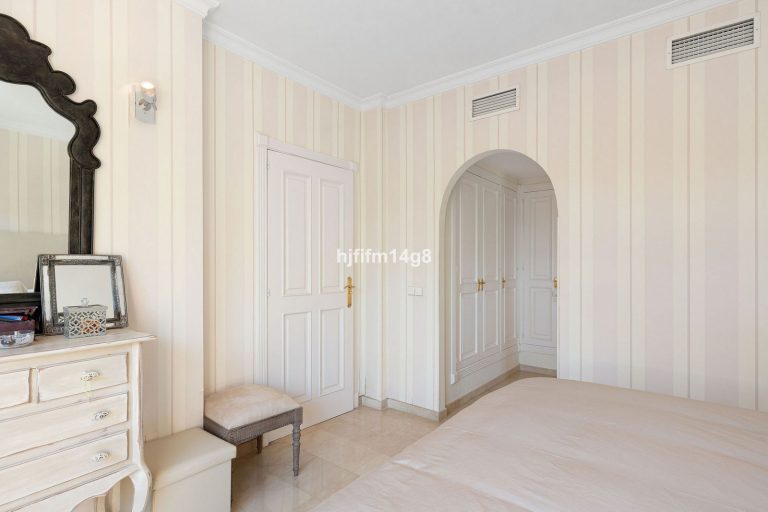 27761f84f158647c2ecffb5647976c1a - 12