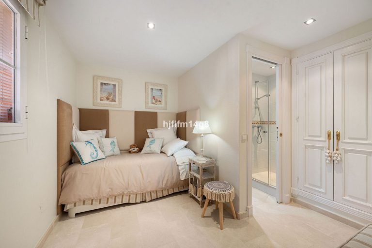 27761f84f158647c2ecffb5647976c1a - 13